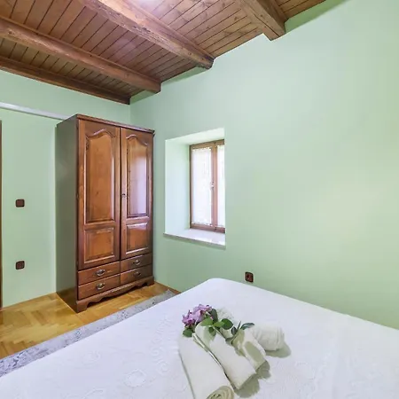 Beautiful In Pula With Kitchen Hébergement de vacances