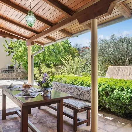 Beautiful In Pula With Kitchen