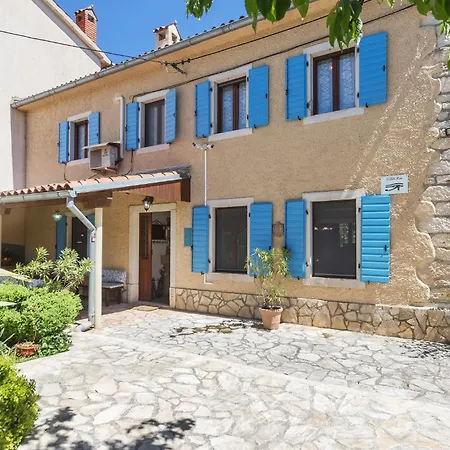 Beautiful In Pula With Kitchen * Šišan