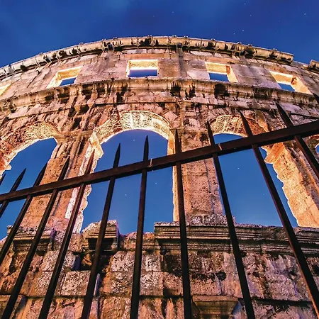 度假居 Beautiful In Pula With Kitchen Šišan